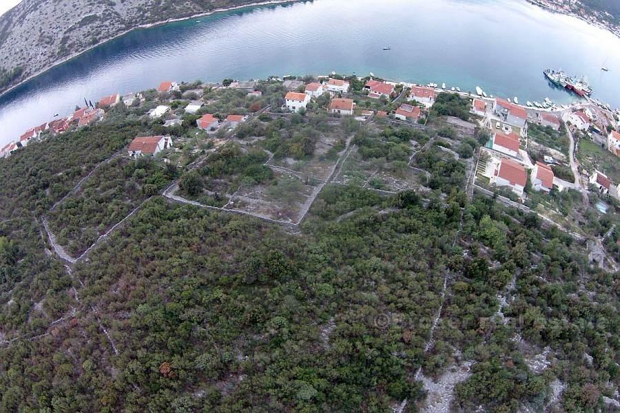 Terreno edificabile con vista sulla baia, in vendita