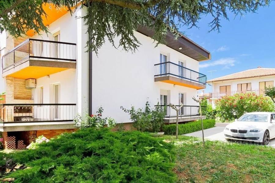 Samostatná vila s bazénem, k prodeji