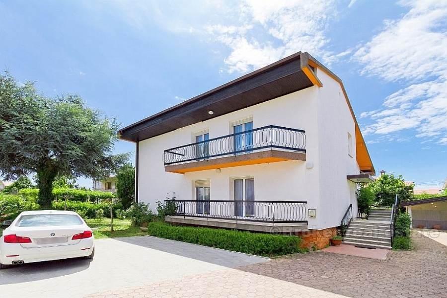 Samostatná vila s bazénem, k prodeji