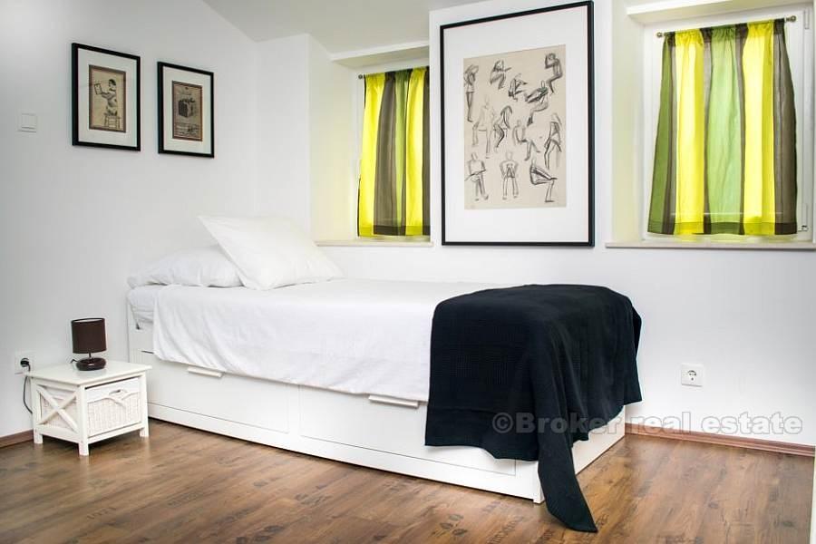 Casa su due piani nel centro, in vendita