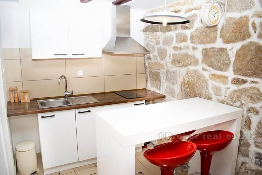 Casa su due piani nel centro, in vendita