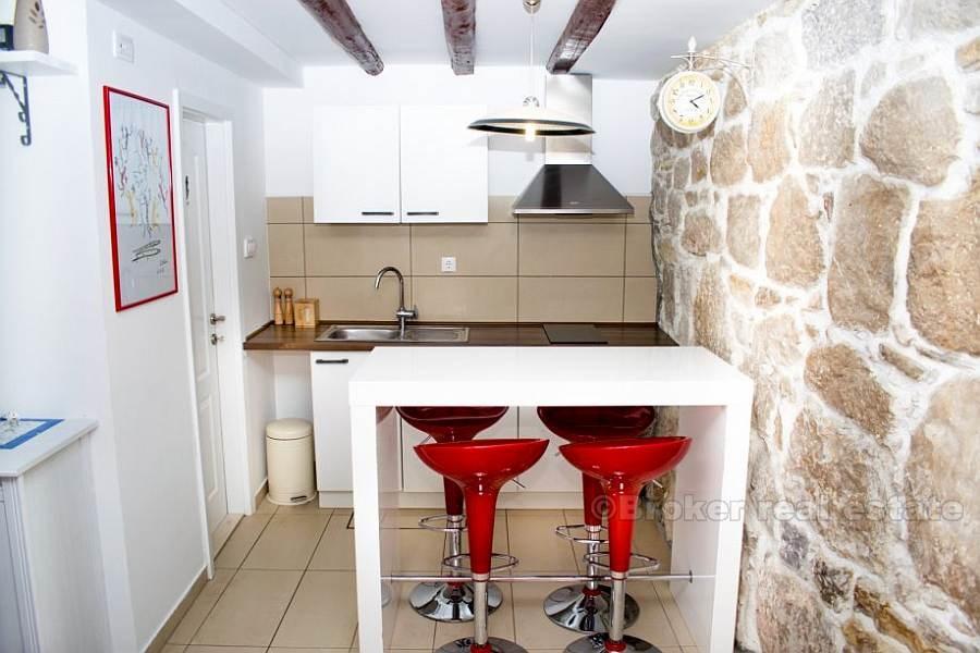 Casa su due piani nel centro, in vendita