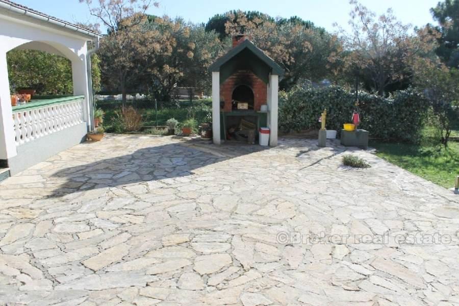 Samostojeća kuća u prvom redu do mora
