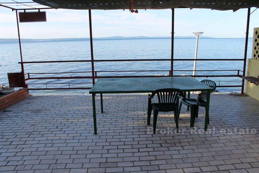 Fronte mare di edificio bifamiliare, in vendita