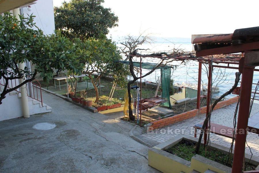 Fronte mare di edificio bifamiliare, in vendita