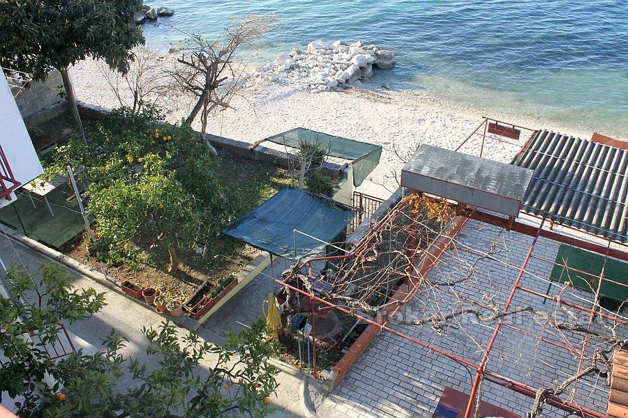 Fronte mare di edificio bifamiliare, in vendita