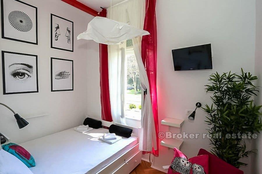 Plně zařízený a vybavený hostel, na prodej