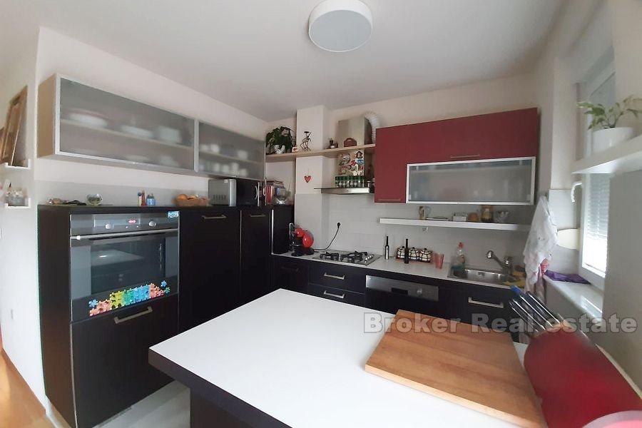 Moderne to-roms leilighet med havutsikt