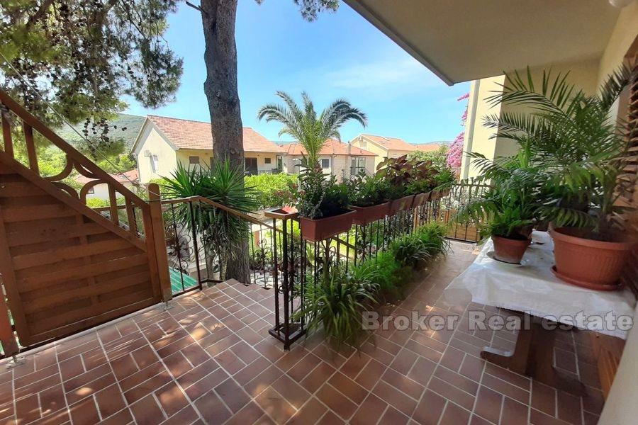 Detached quality house with partial sea view