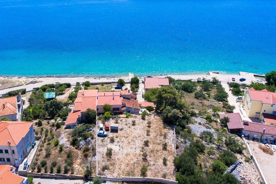 Maison jumelée, première rangée de la mer
