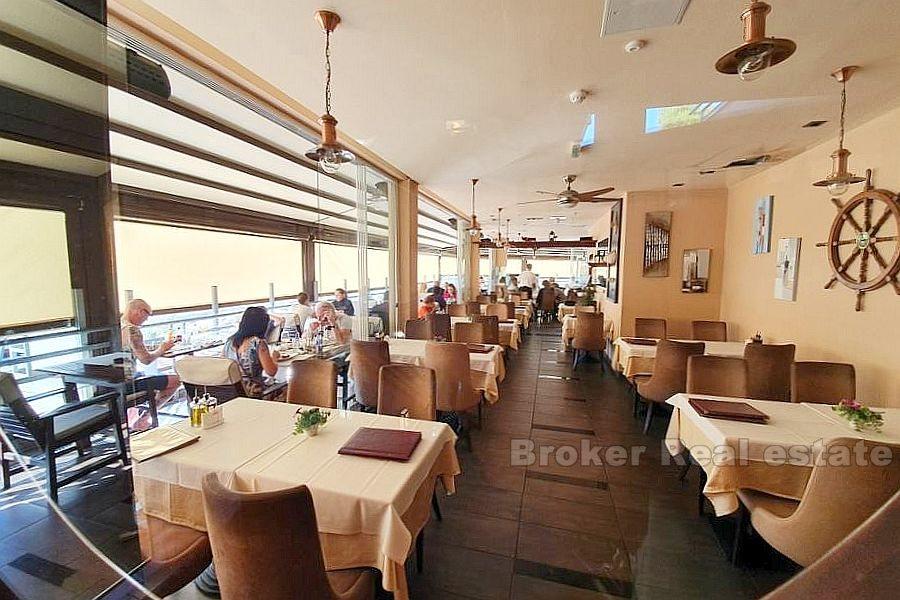 Restaurant und Luxuszimmer mit Meerblick