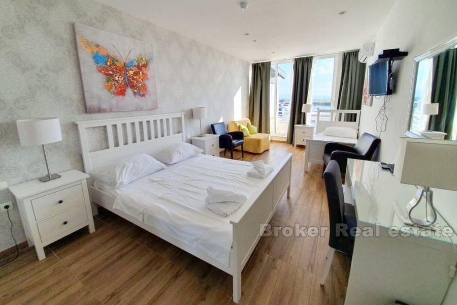Restaurant und Luxuszimmer mit Meerblick