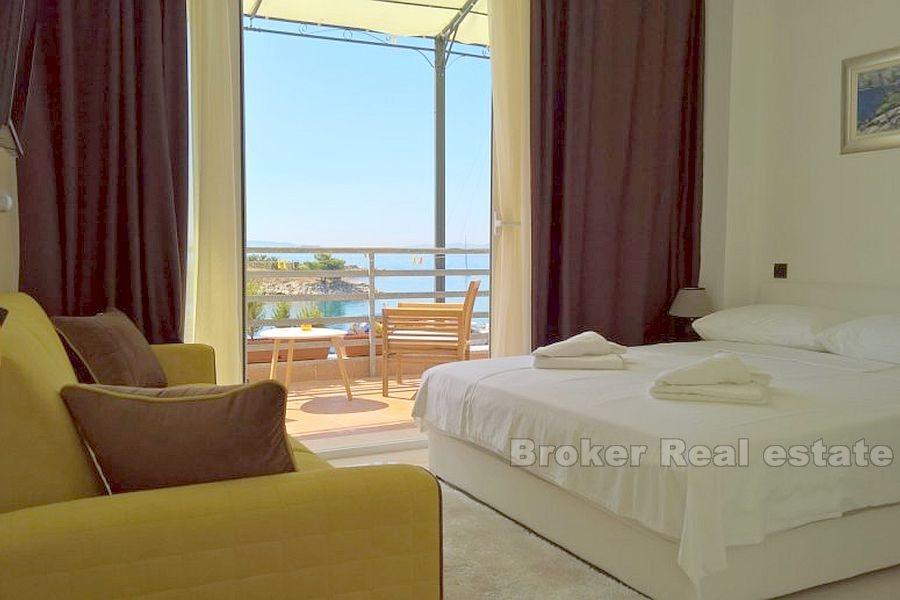 Restaurant und Luxuszimmer mit Meerblick
