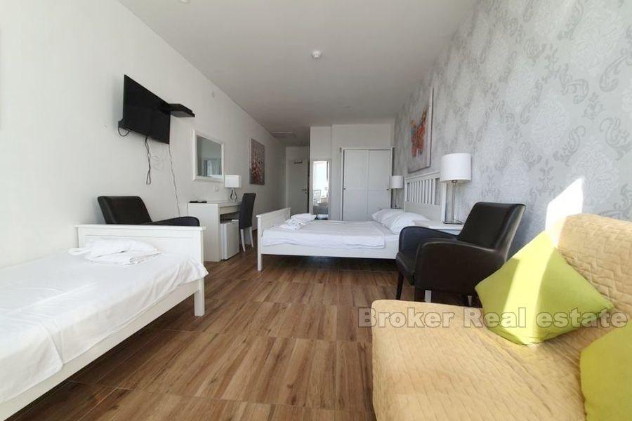 Restaurant und Luxuszimmer mit Meerblick