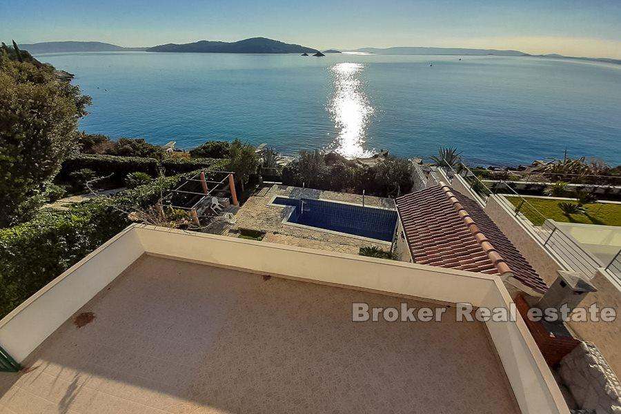 Maison avec piscine, première rangée de la mer