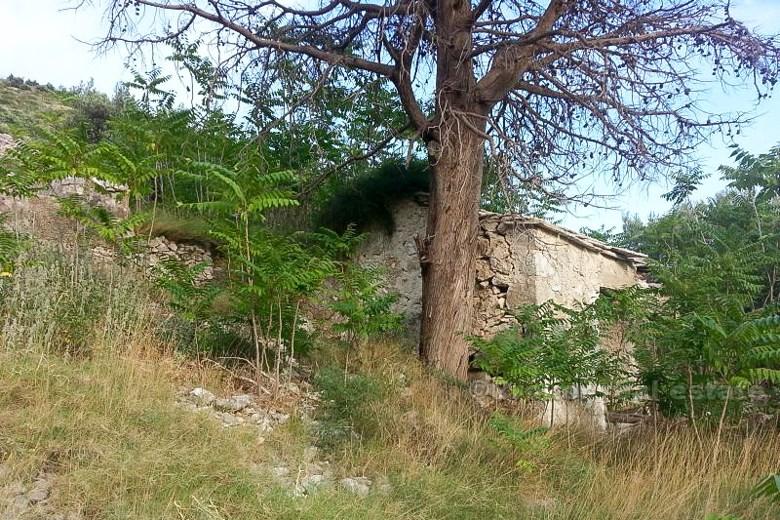 Hus, sten, revs på ön Hvar, havsutsikt