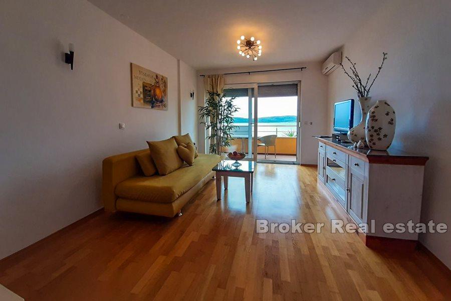 Bilocale con vista mare