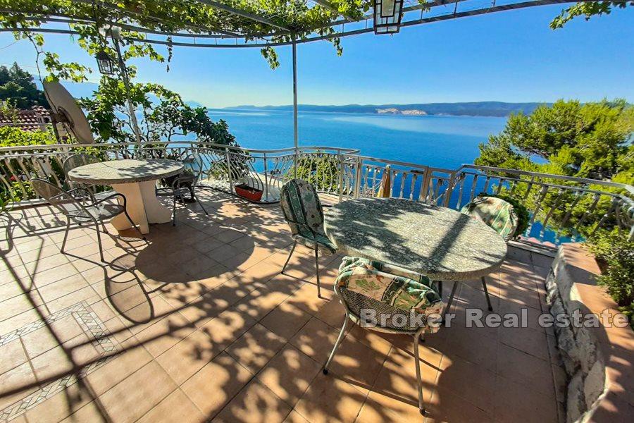 Casa con appartamenti sulla spiaggia