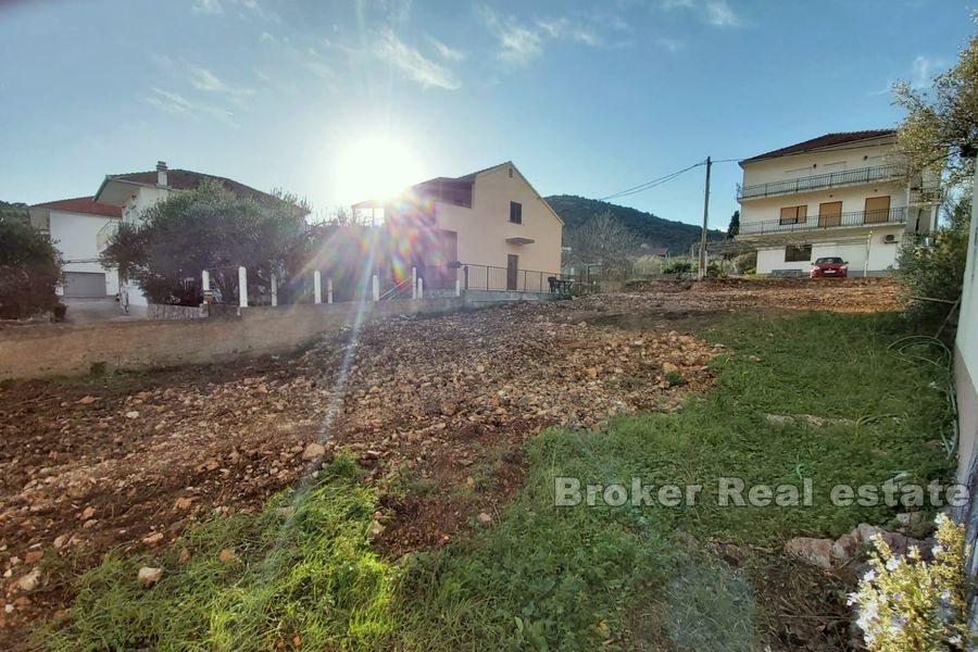 Terrain constructible, première rangée de la mer