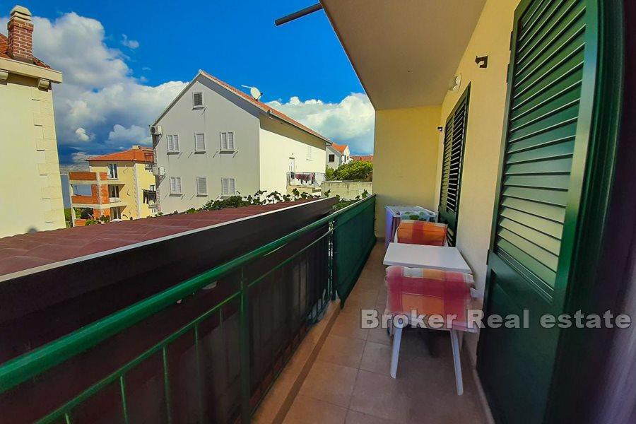 Apartman s okućnicom u blizini mora