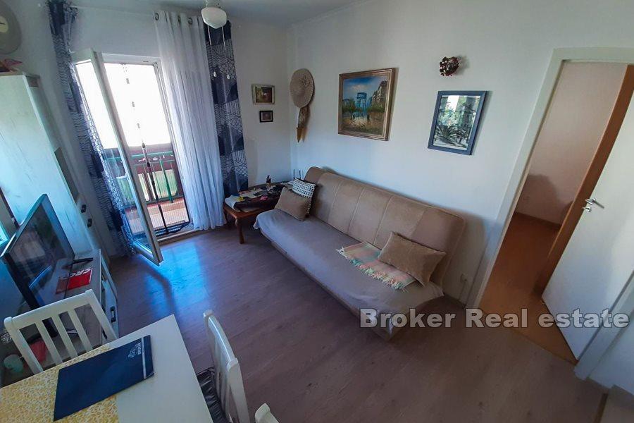 Apartman s okućnicom u blizini mora