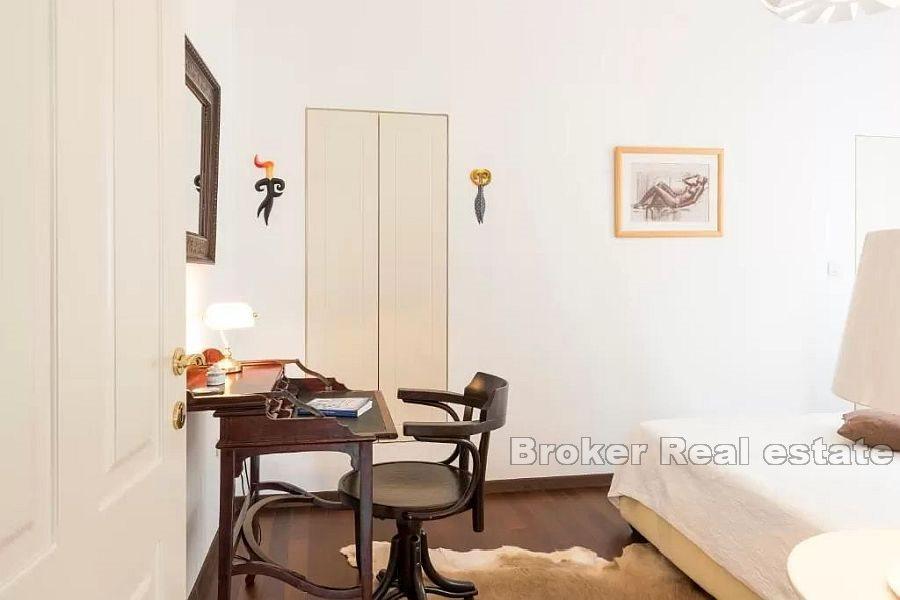 Two bedroom apartment with sea view