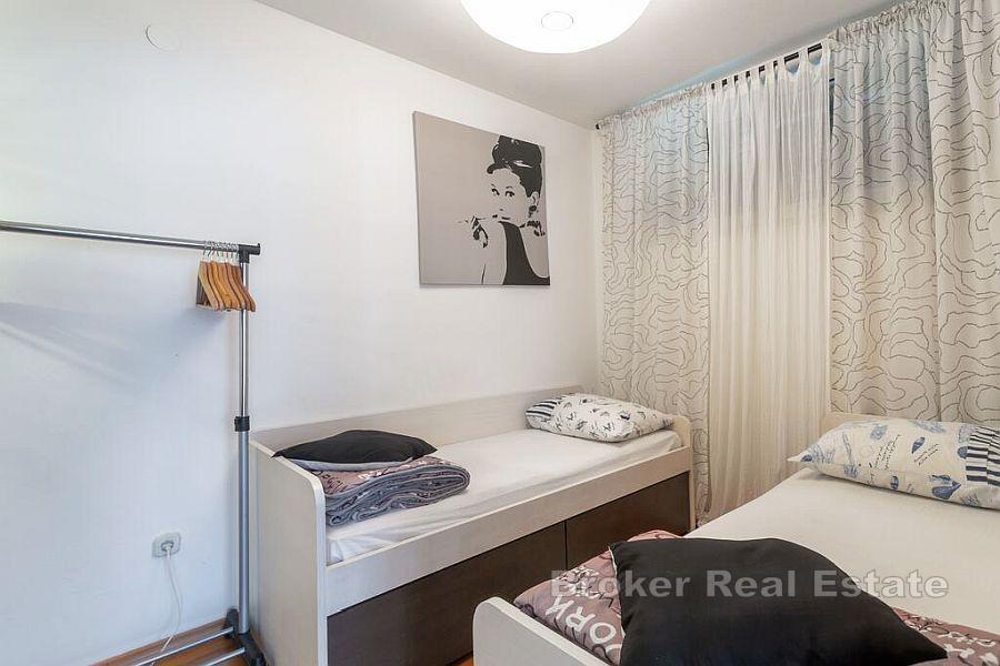 Elegantni apartman s vrtom