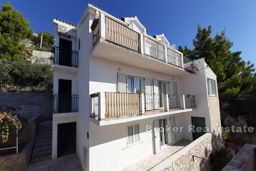 Dom z apartamentami, widok na morze