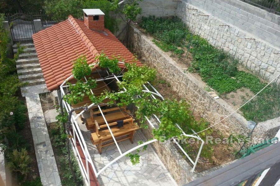 Dom z apartamentami, widok na morze