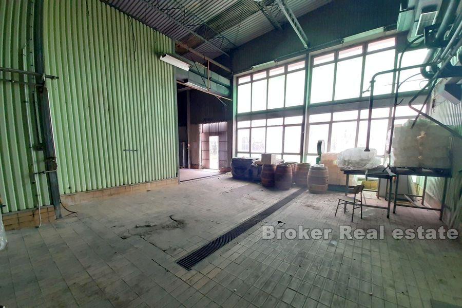 Spacious production and storage space