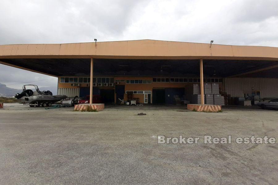 Spacious production and storage space