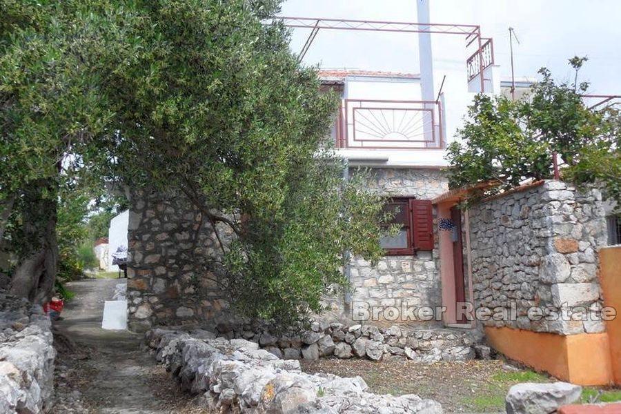 Semi-detached house with a view for adaptation