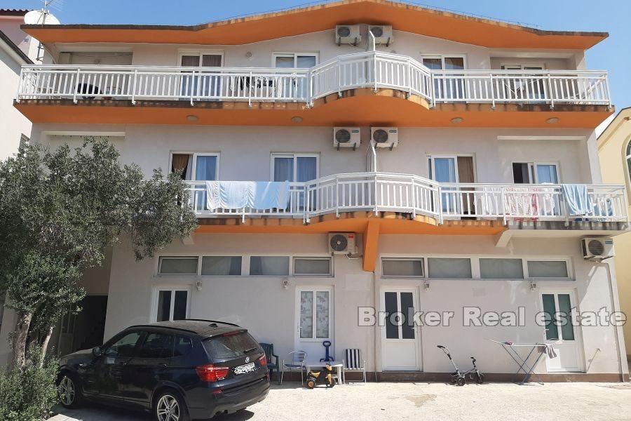 Dům s 12 apartmány s výhledem