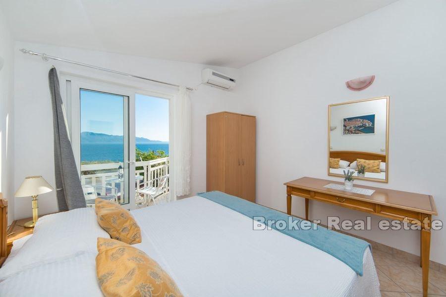 Dům s 12 apartmány s výhledem