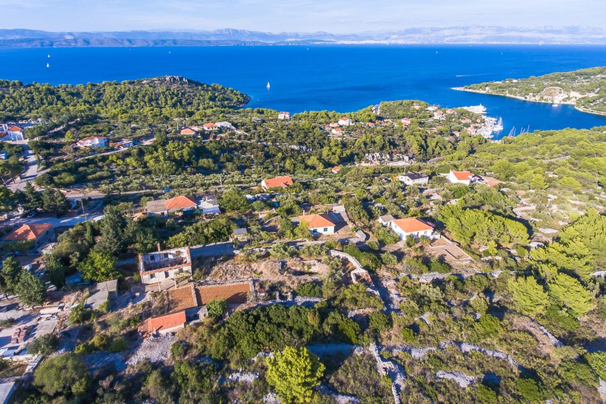 001-2016-507-island-solta-building-land-with-sea-view-for-sale