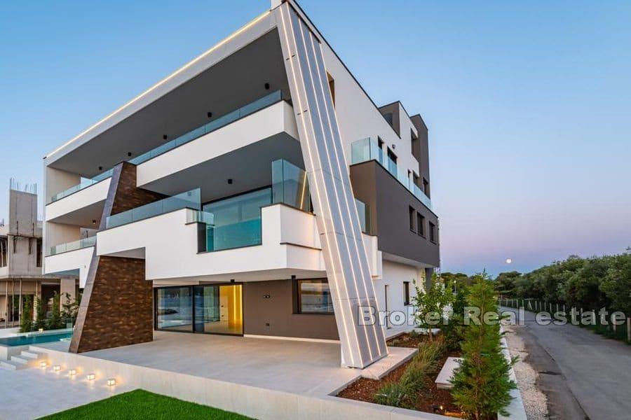 Luxuswohnung mit Pool am Meer