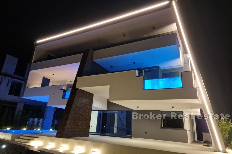 Luxuswohnung mit Pool am Meer