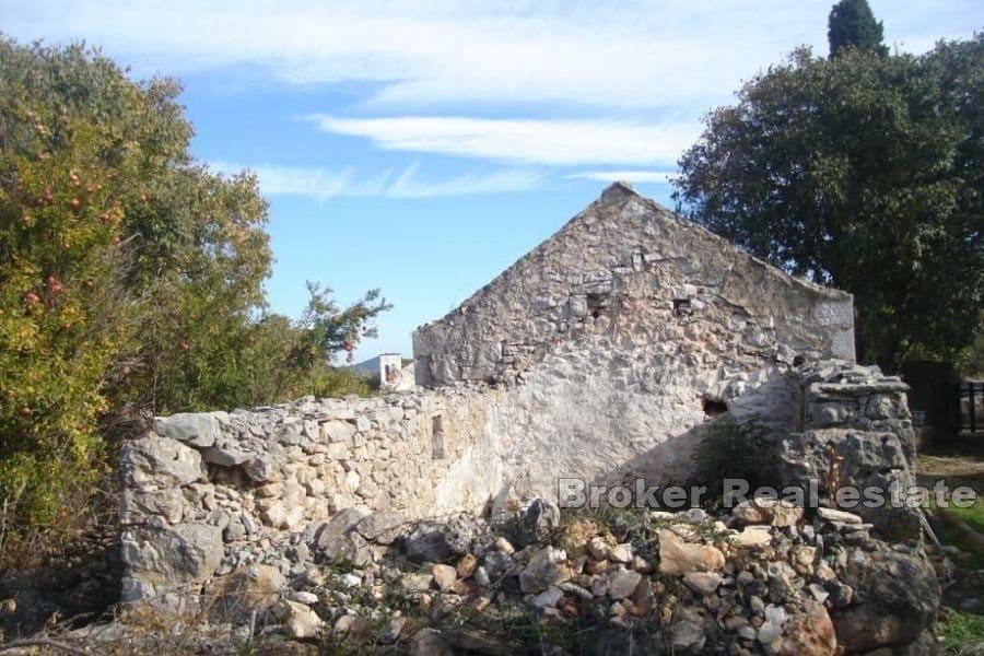 Terreno edificabile con ruderi