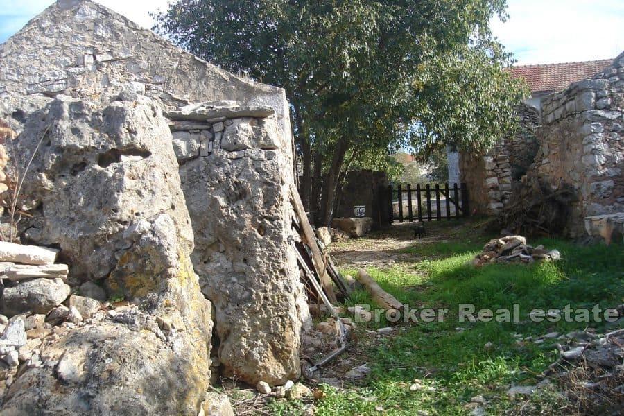 Terreno edificabile con ruderi