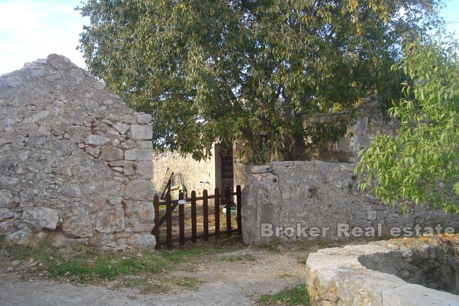 Terreno edificabile con ruderi