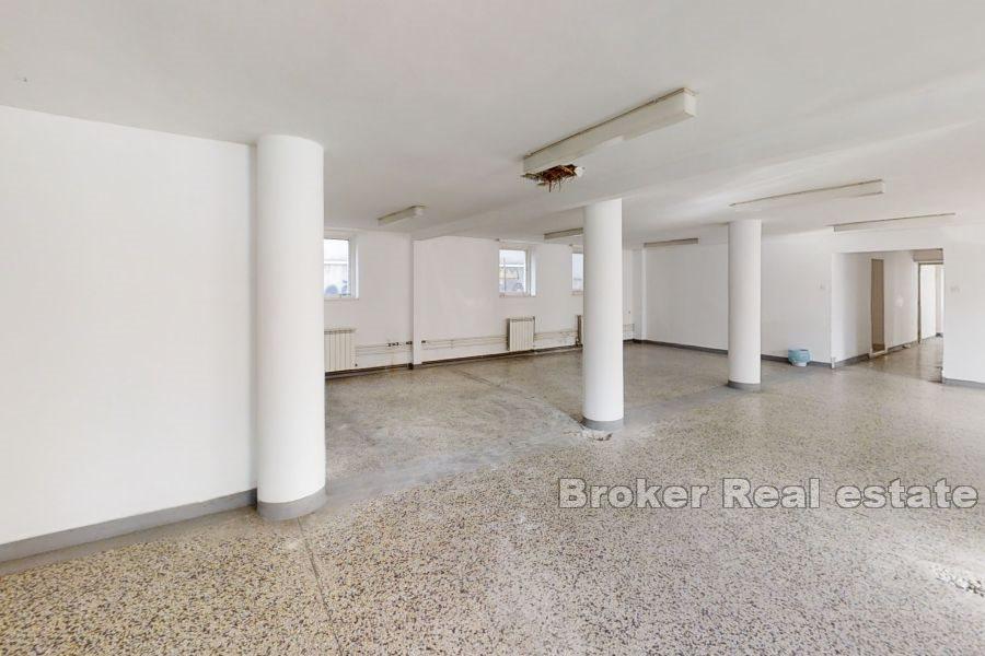Edificio per uffici nel centro cittadino più ampio