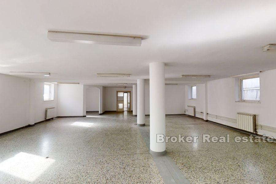 Edificio per uffici nel centro cittadino più ampio