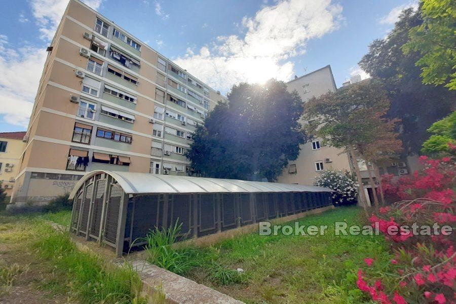 Dobri - Business premises in a busy location