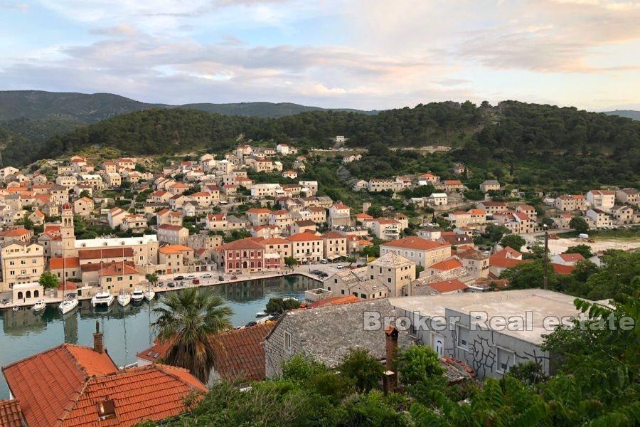 Casa in pietra con vista sul mare