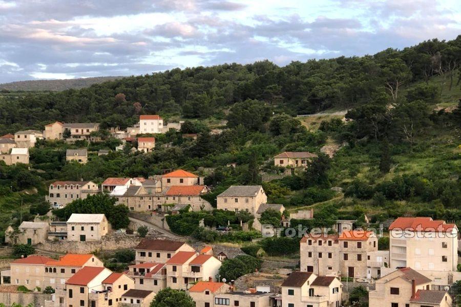 Casa in pietra con vista sul mare