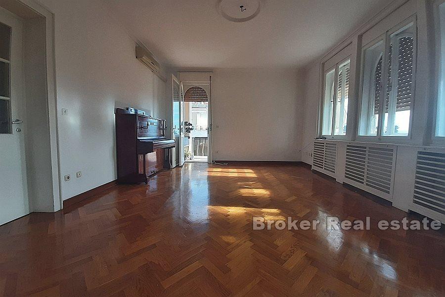 Zvončac - Comfortable and elegant apartment with four bedrooms