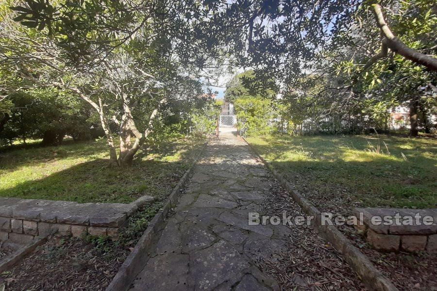 Nicely positioned plot with a ground floor
