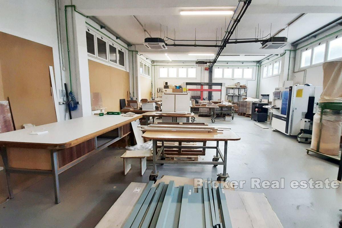 Espace de production et de stockage dans la zone industrielle