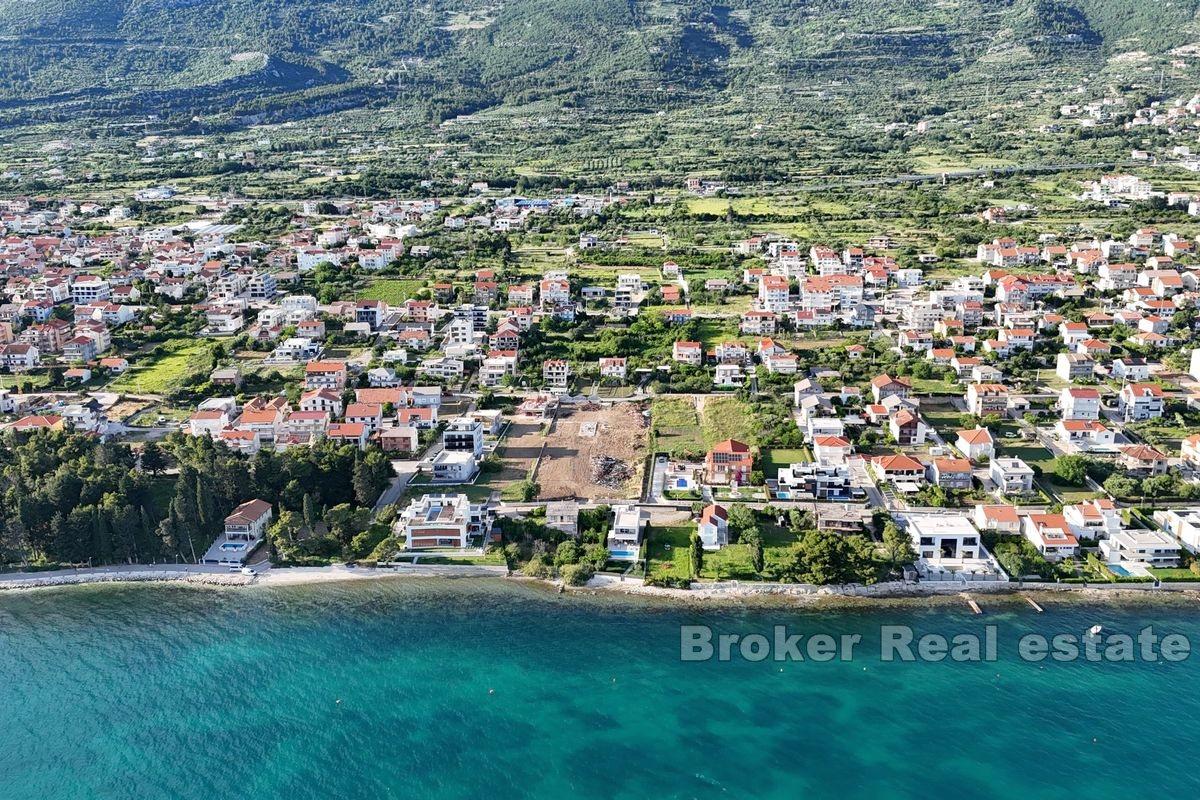 Building land with a view of the sea