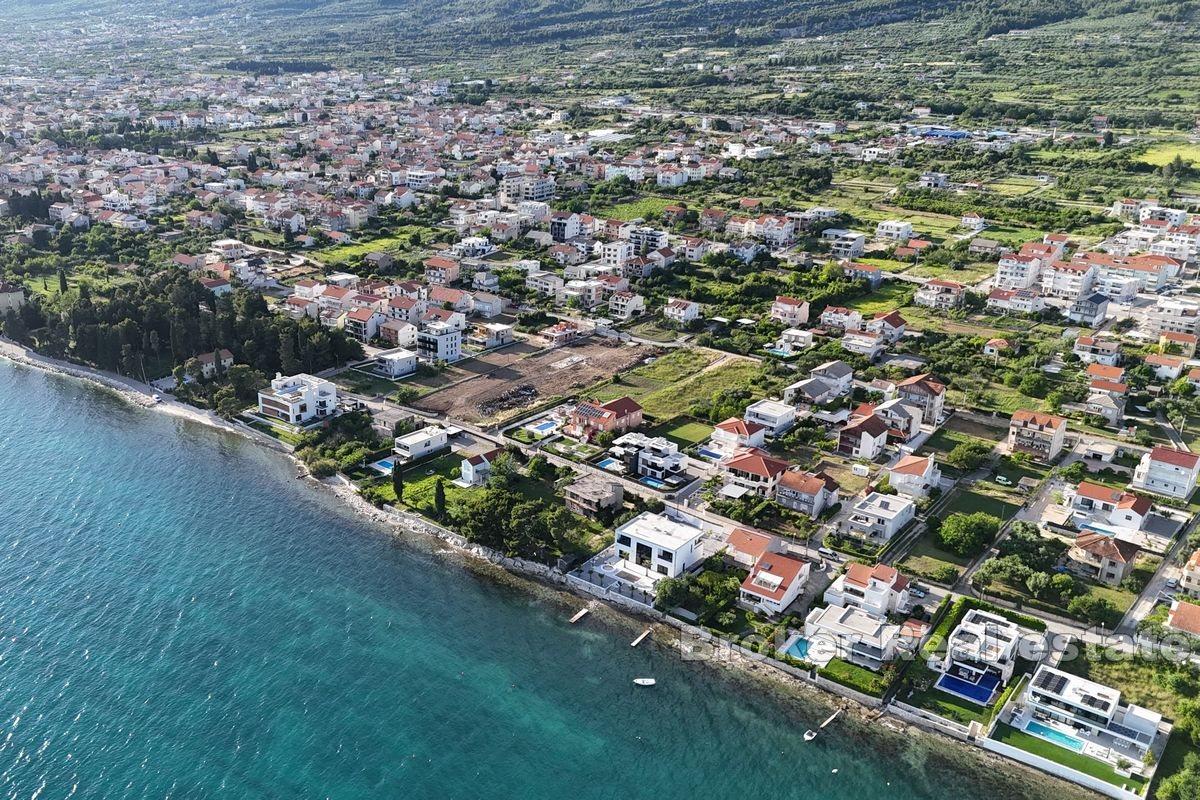 Building land with a view of the sea